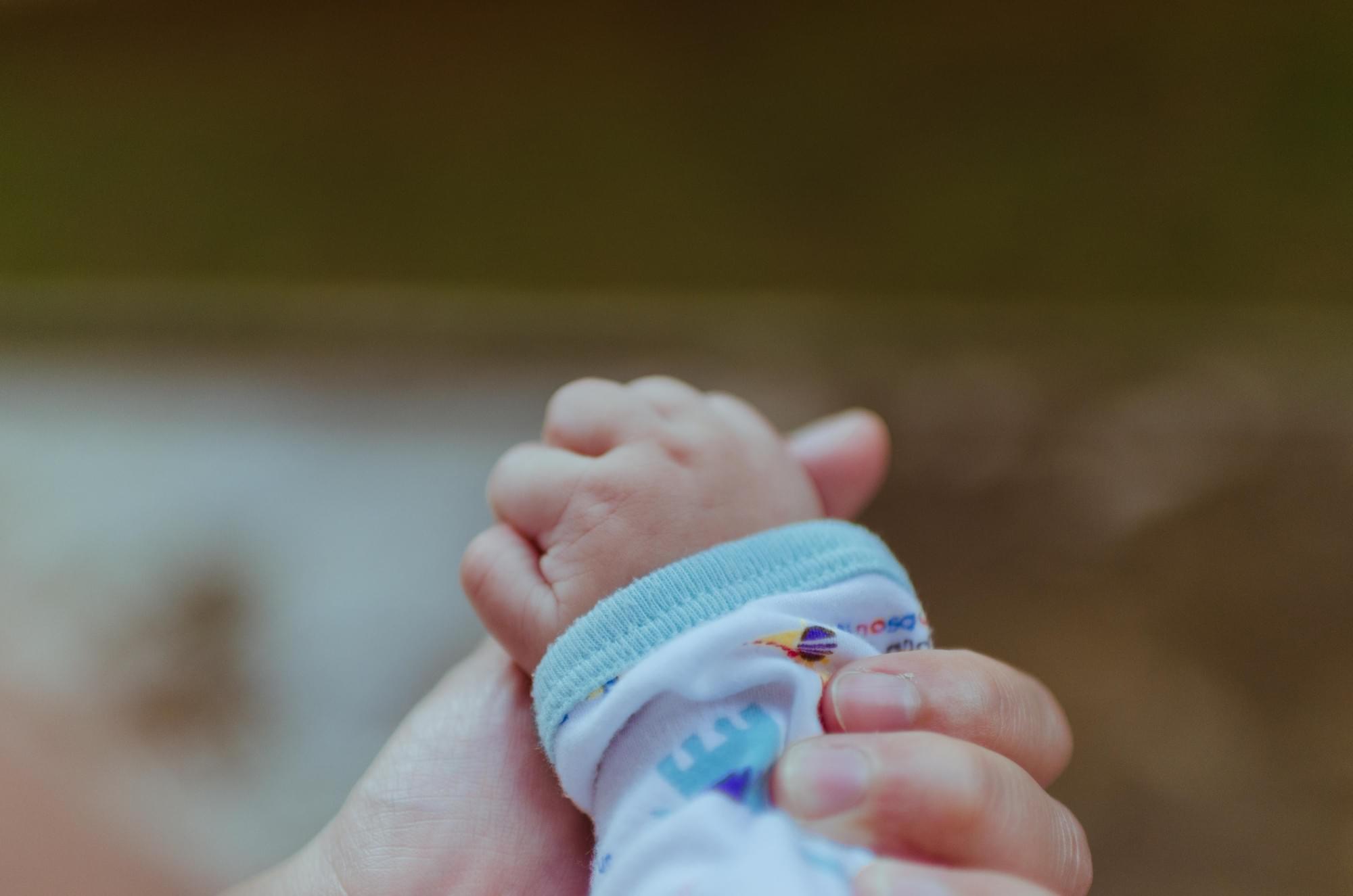 Comme quand j’étais petit, mon enfant va parler tard, est-ce vraiment héréditaire ?