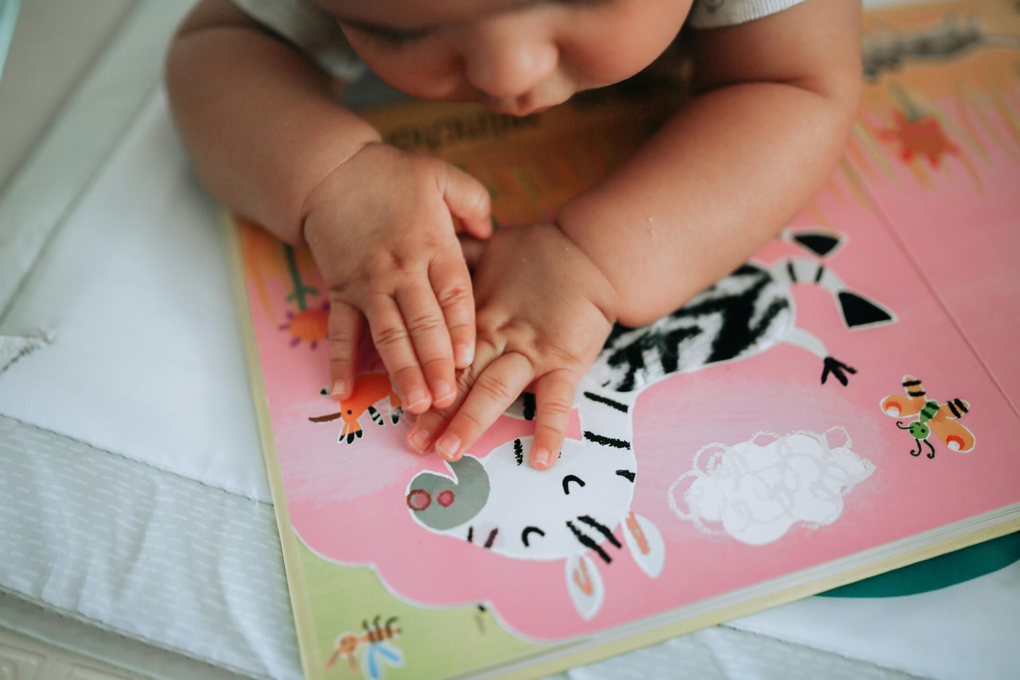 Est-ce que mon enfant de 5 mois peut jouer ?