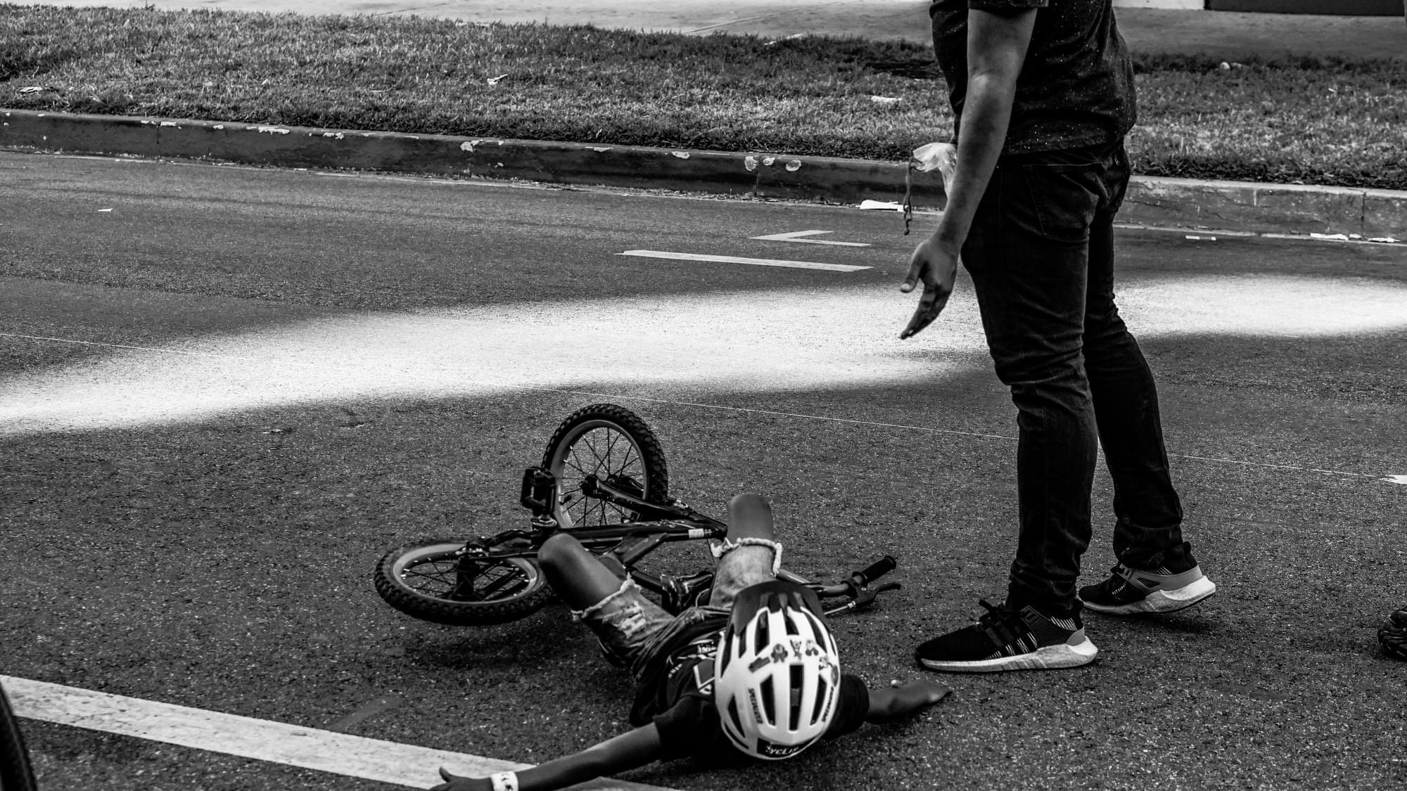 J’ai toujours peur que mon enfant tombe : dois-je quand même lui faire confiance ?