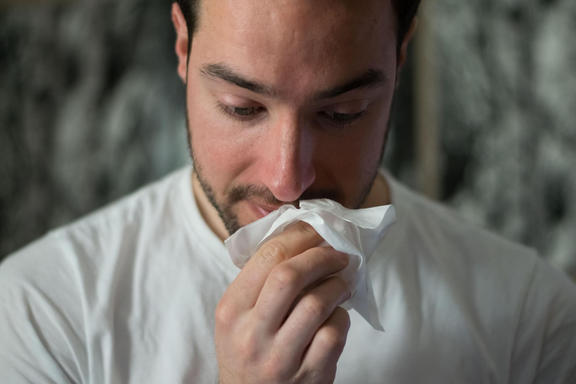Mon enfant a toujours le nez qui coule : comment le moucher ?