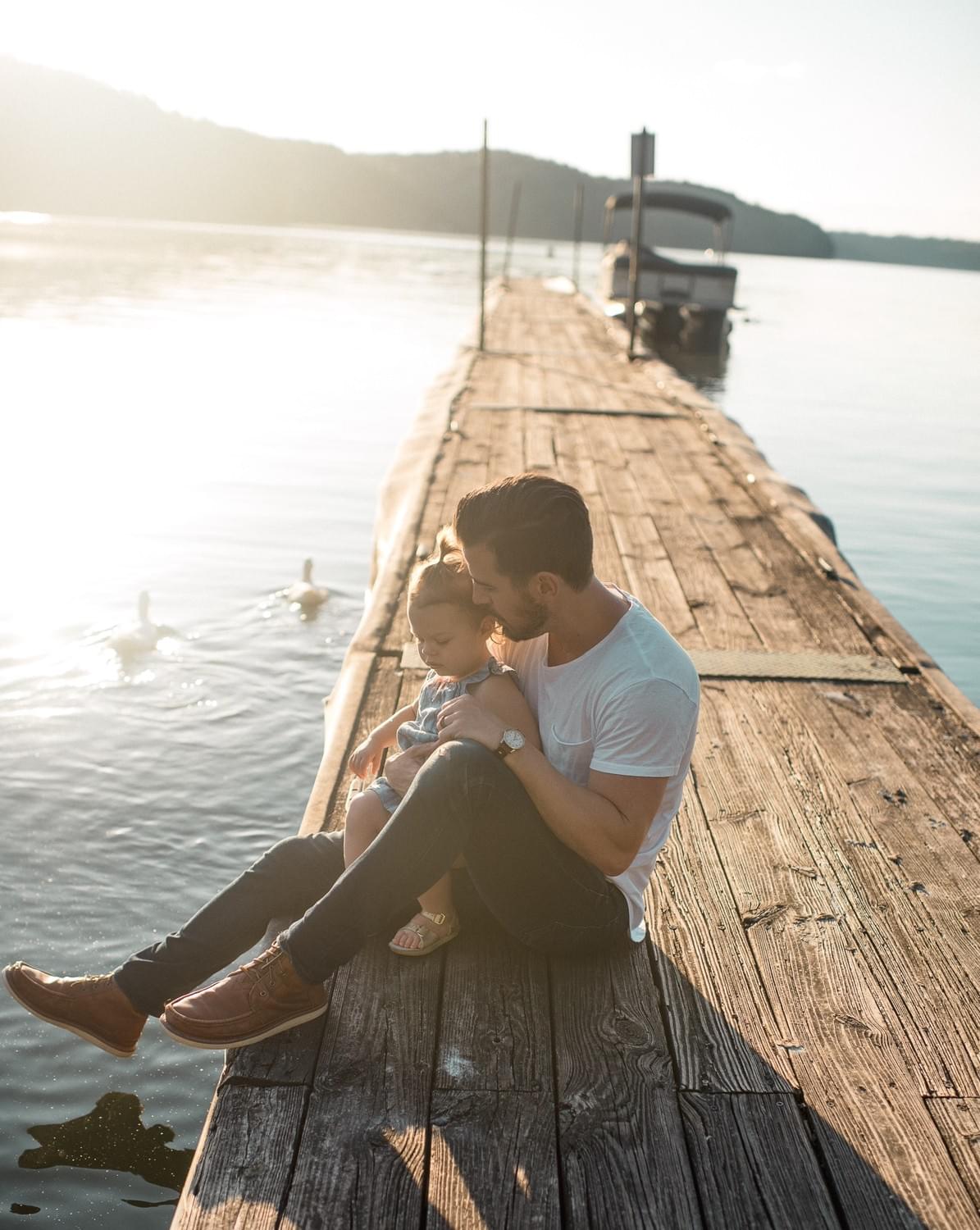 Pourquoi les professionnels de crèches sont-ils toujours assis au sol ?