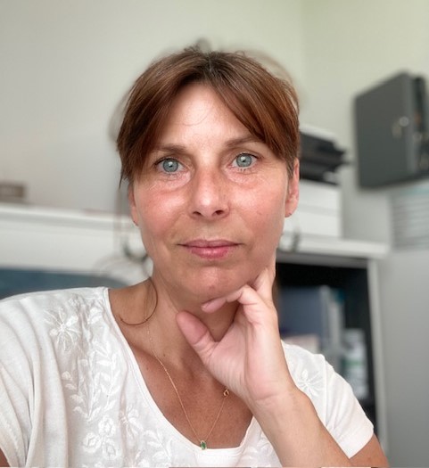 Photo : Stéphanie — Directrice de la crèche — Diplômée Éducatrice de Jeunes Enfants